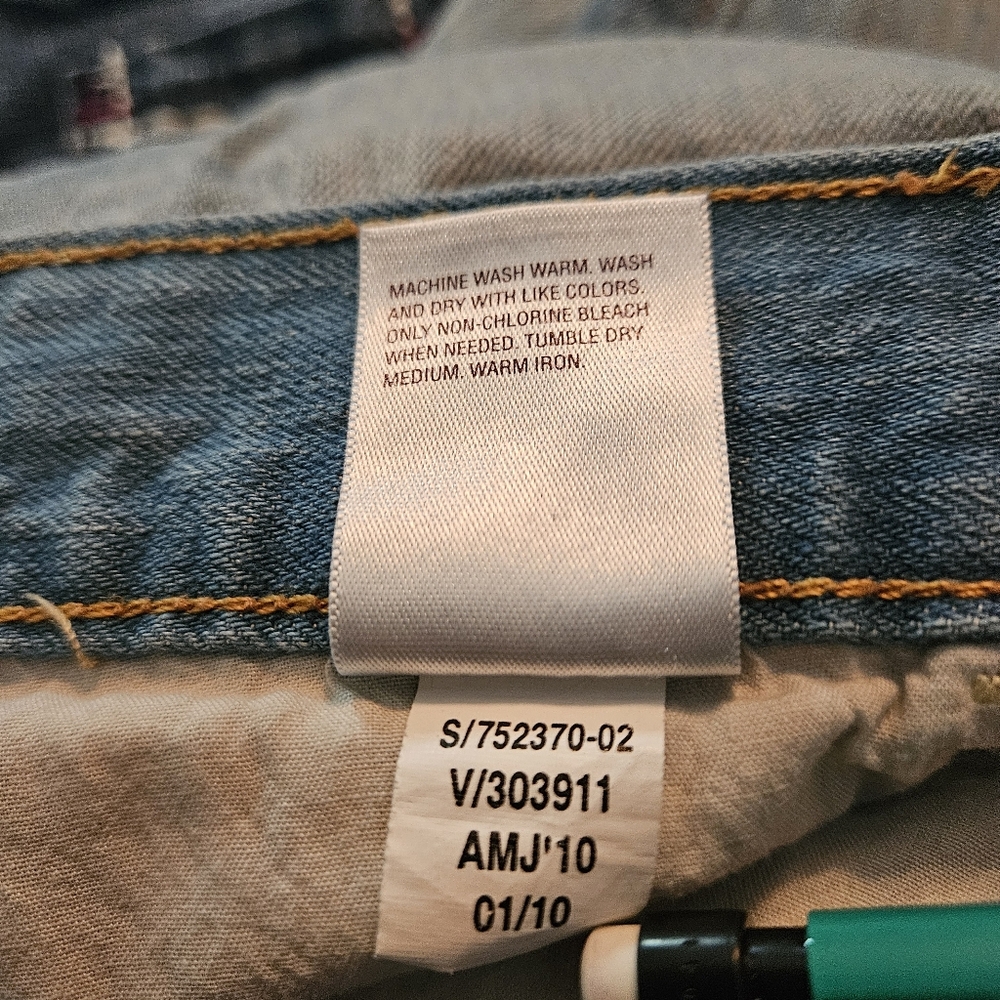 Old Navy Light Washed Rolled Hem Jeans Cropped Med Rise Size 12 - Picture 10 of 10